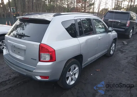 2011 Jeep Compass z USA, uszkodzony, nr VIN 1J4NF1FB1BD135643